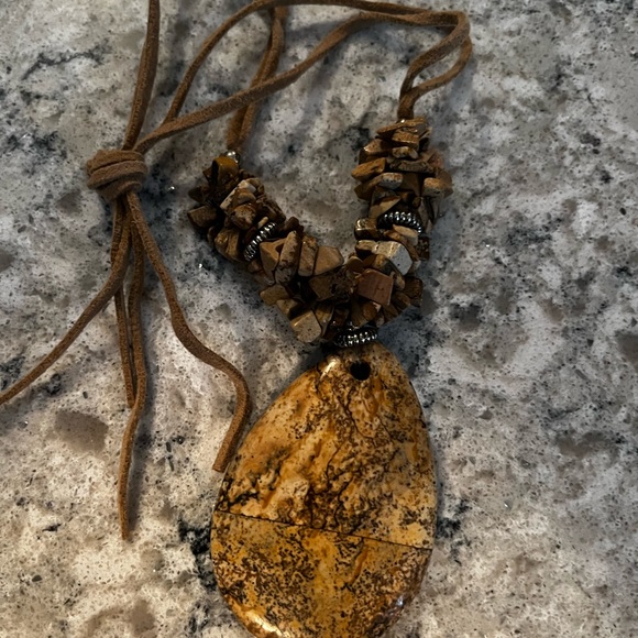 Brown Pendant Stone Necklace from Guatemala - Picture 3 of 3